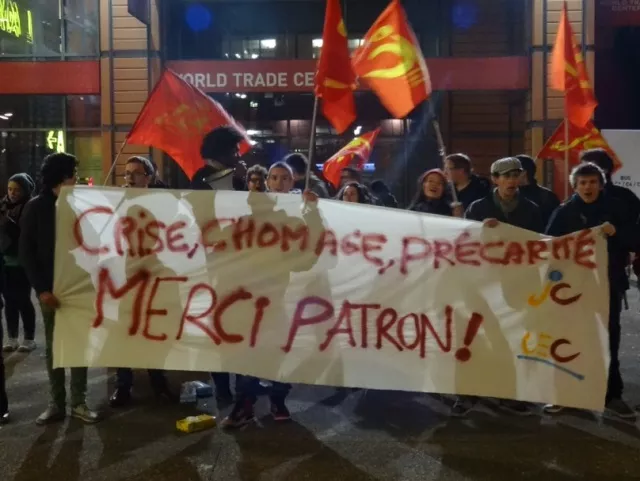 Rassemblement des Jeunesses Communistes en marge de la manifestation des patrons à Lyon
