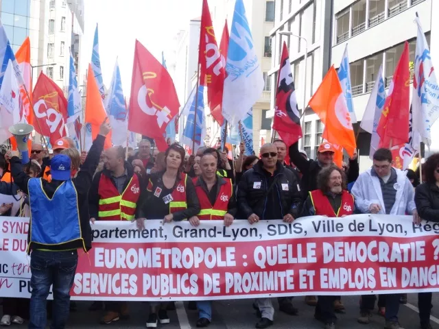 Grève à la Métropole de Lyon : un millier de personnes dans la rue