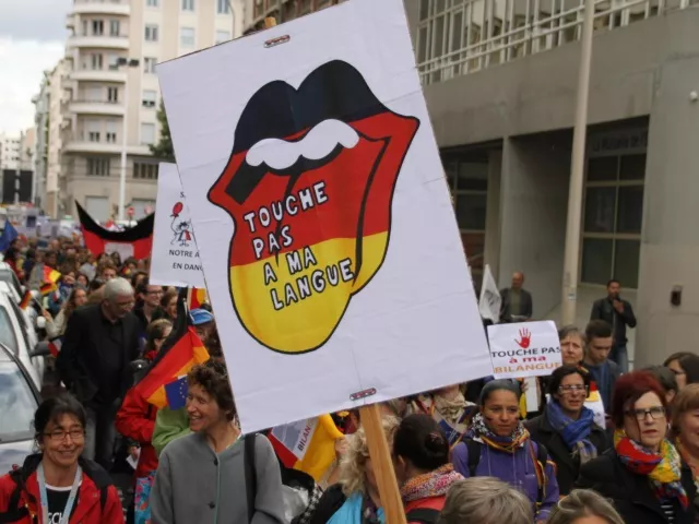 Suppression des classes bilangues : 300 profs manifestent à Lyon