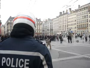 Un policier blessé d'un coup de barre de fer ce week-end à Lyon