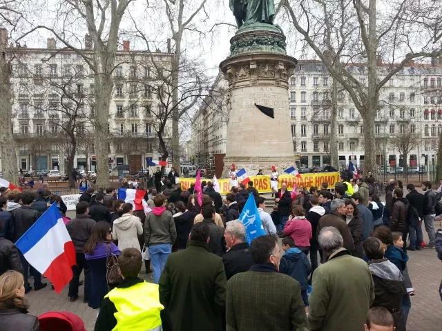 Lyon : les opposants au mariage pour tous demandent la démission de François Hollande