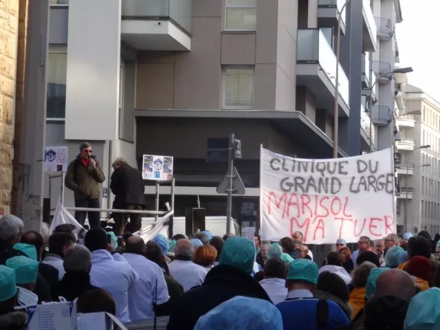 Lyon : 400 manifestants devant l’Agence Régionale de Santé, le mouvement des médecins généralistes prend de l’ampleur