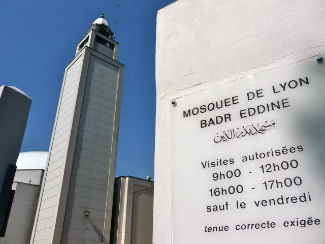 La Grande Mosquée de Lyon dénonce "le délire assassin des bourreaux de l'Etat Islamique"