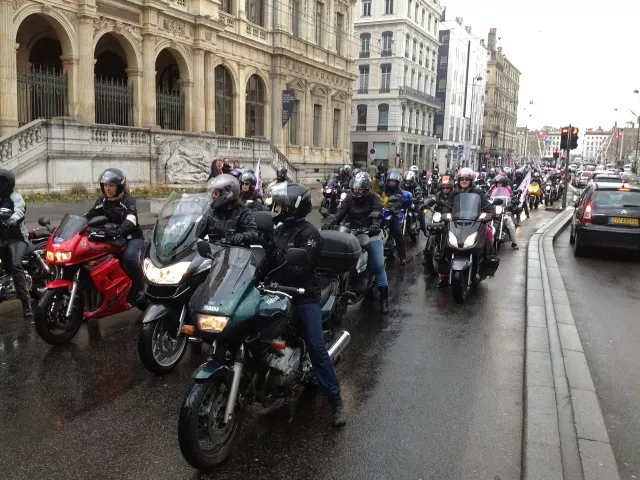 Sécurité routière : les motards protestent contre la limitation à 80 km/h