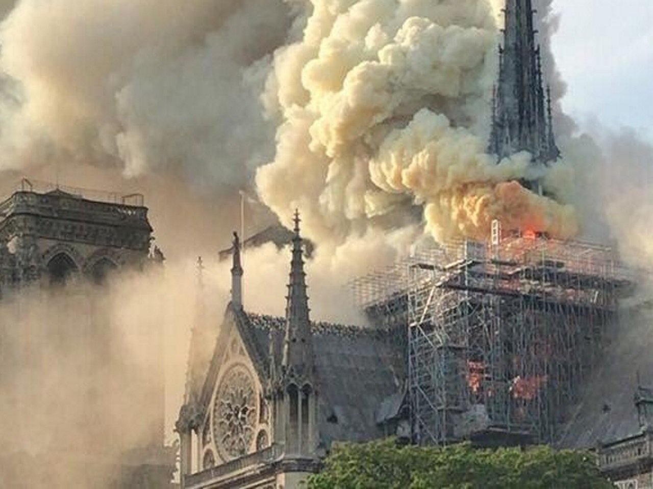 Incendie De Notre Dame De Paris Attentat - crapplaud