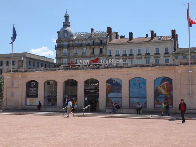 Incertitude autour de la Fête des Lumières : un faible nombre d'annulations enregistré à l'Office du Tourisme de Lyon