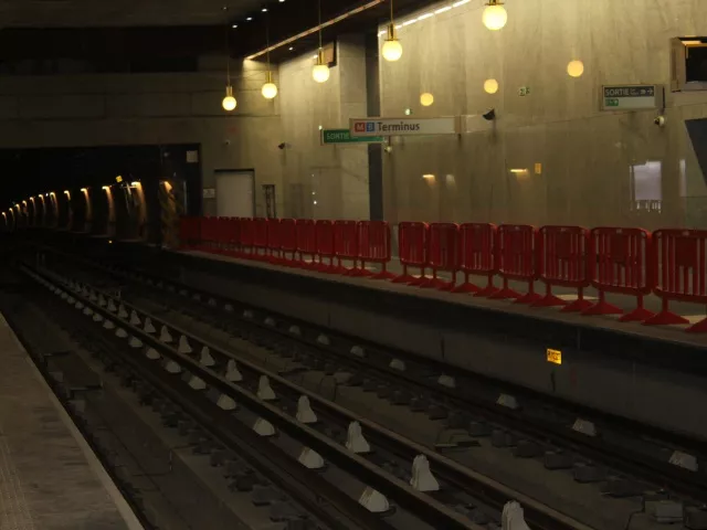 Le métro B prêt à faire son entrée en Gare d'Oullins