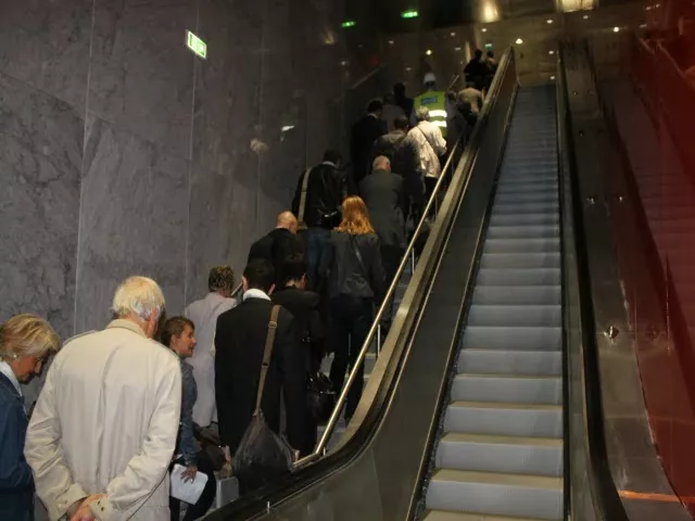 Le métro B prêt à faire son entrée en Gare d'Oullins