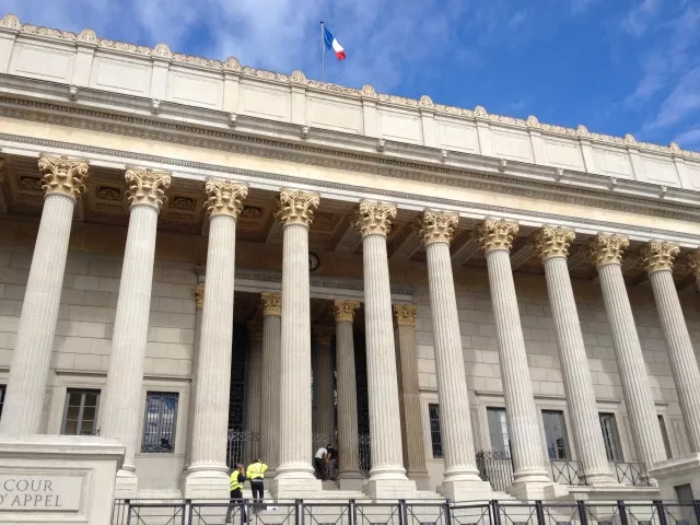 Le Palais de justice de Lyon en bleu pour la journ&eacute;e de l&rsquo;autisme &agrave; Lyon