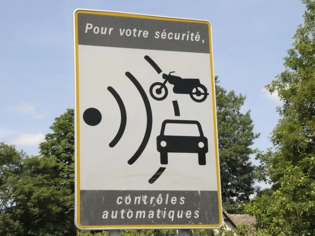 Bientôt le retour des panneaux signalant les radars sur les routes du Rhône ?