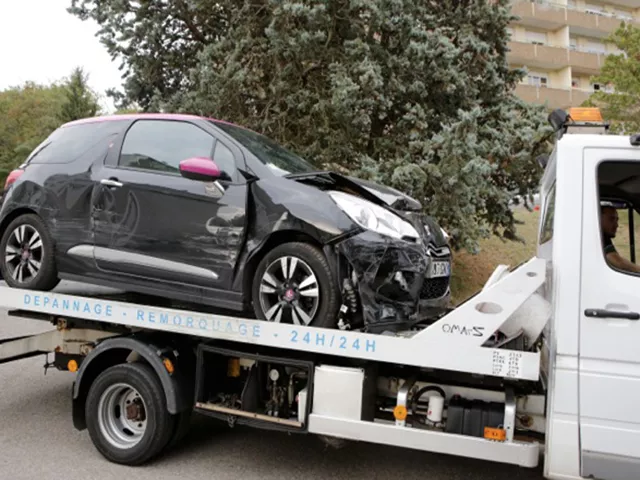Les policiers ouvrent le feu sur une voiture près de Lyon : le fuyard en état de mort cérébrale