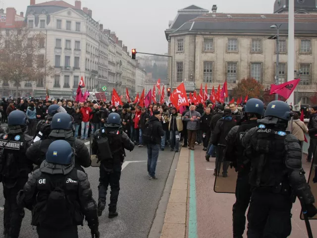 Débordements à la manif anti-FN à Lyon : deux personnes jugées ce lundi