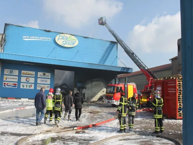 Villeurbanne : les 35 salariés de Pia Gazil au chômage technique après l'incendie de l'entreprise