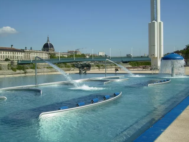 Lyon : la piscine du Rh&ocirc;ne d&eacute;voile son nouveau visage