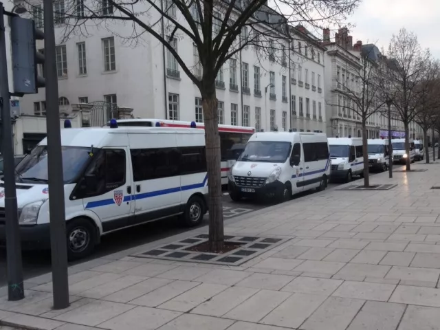 Lyon : 430 policiers d&eacute;ploy&eacute;s pour le derby entre l'OL et l'ASSE