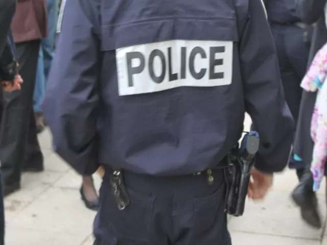 Vaulx-en-Velin : Il refuse de s'arrêter et percute un policier