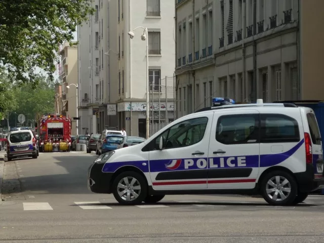 Vénissieux : trois mineurs tirent aux mortiers sur des pompiers en intervention