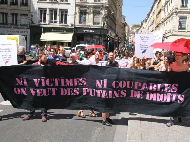 Une centaine de prostituées manifestent à Lyon pour "des putains de droits"