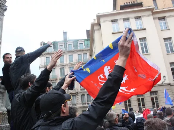 Lyon : une manifestation pour la fermeture du local d'extrême droite de la Traboule