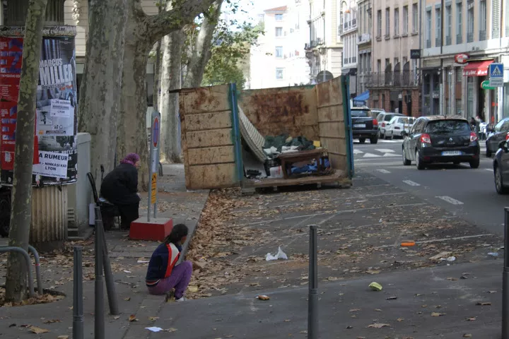 Lyon : les Roms de la place Carnot ont été évacués lundi matin