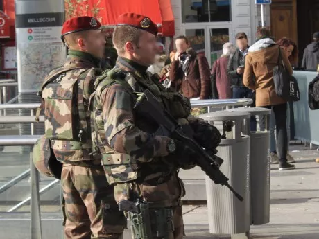 Attentat de Nice : le dispositif Sentinelle redéployé dans le Rhône, 10 000 hommes mobilisés
