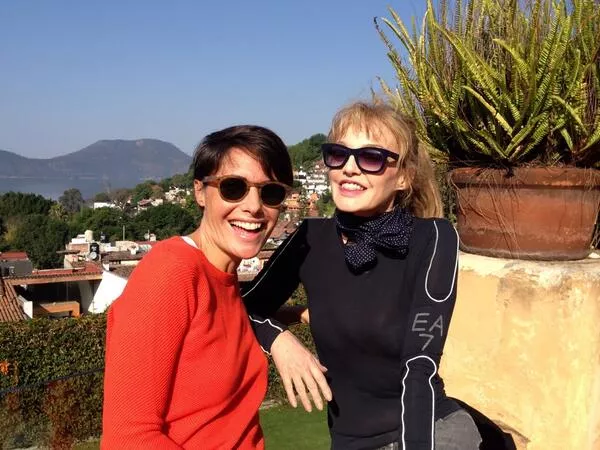 "Fais-moi une place" : Alessandra Sublet s'installe au Mexique avec Arielle Dombasle