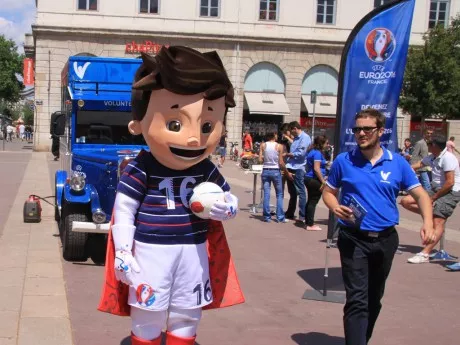 Euro 2016 : la fan-zone maintenue à Lyon pour conserver une dimension festive et populaire