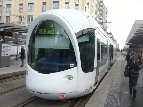 Le tram T2 déraille à Saint-Priest