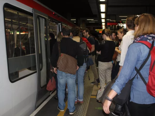 Lyon : il descend sur les voies du métro, la circulation perturbée