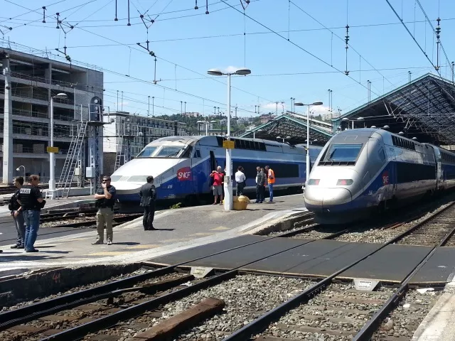 Grève à la SNCF : les cheminots de Lyon bloquent un TGV à Perrache