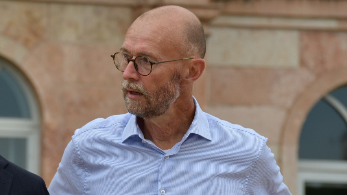 Meyzieu : Issam Benzeghiba nouveau maire, Christophe Quiniou saisit la ...
