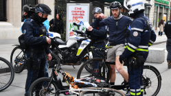 "On ne peut pas rouler comme on veut !" : une opération d’ampleur pour recadrer vélos et trottinettes à Lyon