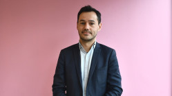 Gautier Chapuis : "On a beaucoup de 'merci' dans les rues quand on distribue les tracts de Gr&eacute;gory Doucet"