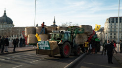 Agriculteurs en col&egrave;re &agrave; Lyon : plus de 400 manifestants dans la rue, le pont Wilson coup&eacute; &agrave; la circulation