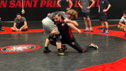 Ses lutteurs de Saint-Priest devaient s'entra&icirc;ner en Iran, ils rentrent finalement &agrave; Lyon : &ldquo;Dans un climat de guerre, on ne prend pas de risques&rdquo;