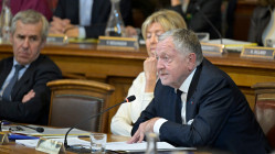 "Les Lyonnais vous ont plac&eacute; sous tutelle d&eacute;mocratique" : Jean-Michel Aulas pr&eacute;vient Gr&eacute;gory Doucet