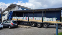 Plus d’une tonne de cocaïne cachée dans des sacs de terreau : une saisie à plus de 75 millions d’euros effectuée par les douanes au sud de Lyon Plus d’une tonne de cocaïne cachée dans des sacs de terreau : une saisie à plus de 75 millions d’euros effectuée par les douanes au sud de Lyon