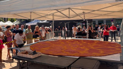 Lyon : Thomas Dura réussit son pari avec la plus grande tarte à la praline du monde Lyon : Thomas Dura réussit son pari avec la plus grande tarte à la praline du monde