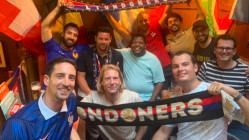 Quand Pierre Sage retrouve un groupe de supporters de l'OL bas&eacute; &agrave; Londres pour suivre la coupe du monde