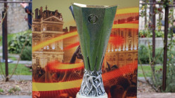 Le troph&eacute;e de la Ligue Europa bient&ocirc;t expos&eacute; &agrave; Lyon