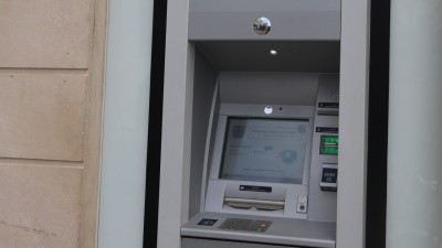 Un camion d&eacute;fonce un distributeur de billets pr&egrave;s de Lyon