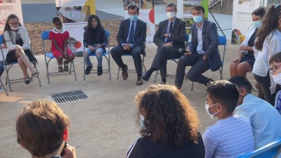 "Moi je voulais des cages de foot" : Gr&eacute;gory Doucet d&eacute;contenanc&eacute; face &agrave; un gar&ccedil;on pas fan des cours d'&eacute;cole d&eacute;genr&eacute;es - VIDEO