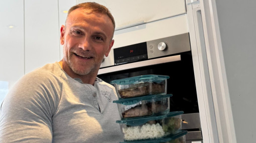 "On n’a pas tous les moyens d’aller à la salle de sport" : un influenceur lyonnais promet une transformation en trois mois "On n’a pas tous les moyens d’aller à la salle de sport" : un influenceur lyonnais promet une transformation en trois mois