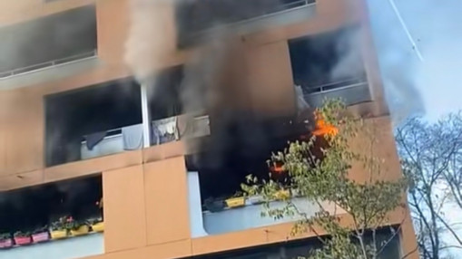 Rillieux-la-Pape : une façade d’immeuble en feu après un tir de mortier lors d’un clip de rap