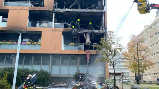 "Ça aurait pu être dramatique" : renforts, évacuations et enquête après l’immeuble ravagé par un tir de mortier à Rillieux-la-Pape