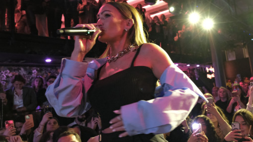 "C’est bien aussi de faire un break" : la chanteuse Vitaa va mettre sa carrière en pause après sa tournée "C’est bien aussi de faire un break" : la chanteuse Vitaa va mettre sa carrière en pause après sa tournée