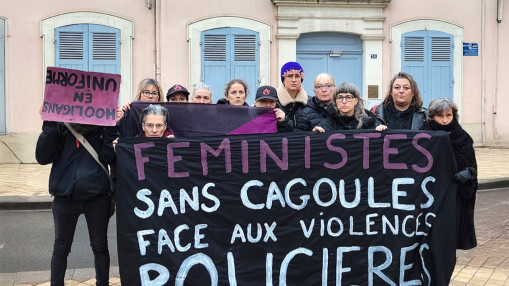 Villefranche-sur-Saône : des militantes féministes dénoncent l’action des policiers et leur banderole retournée Villefranche-sur-Saône : des militantes féministes dénoncent l’action des policiers et leur banderole retournée