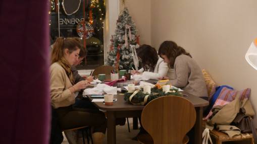 "Pour lâcher son téléphone" : une Lyonnaise ouvre un lieu pas comme les autres dédié aux ateliers créatifs "Pour lâcher son téléphone" : une Lyonnaise ouvre un lieu pas comme les autres dédié aux ateliers créatifs