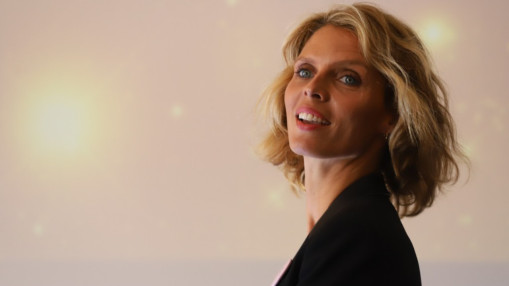 "8 décembre, Fête des Lumières… et mon misversaire" : Sylvie Tellier revient avec émotion sur son élection de Miss France