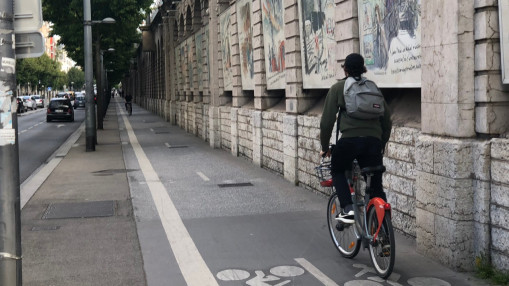 Lyon : un jeune cycliste de 16 ans dans un état désespéré après un accident en Presqu'île Lyon : un jeune cycliste de 16 ans dans un état désespéré après un accident en Presqu'île